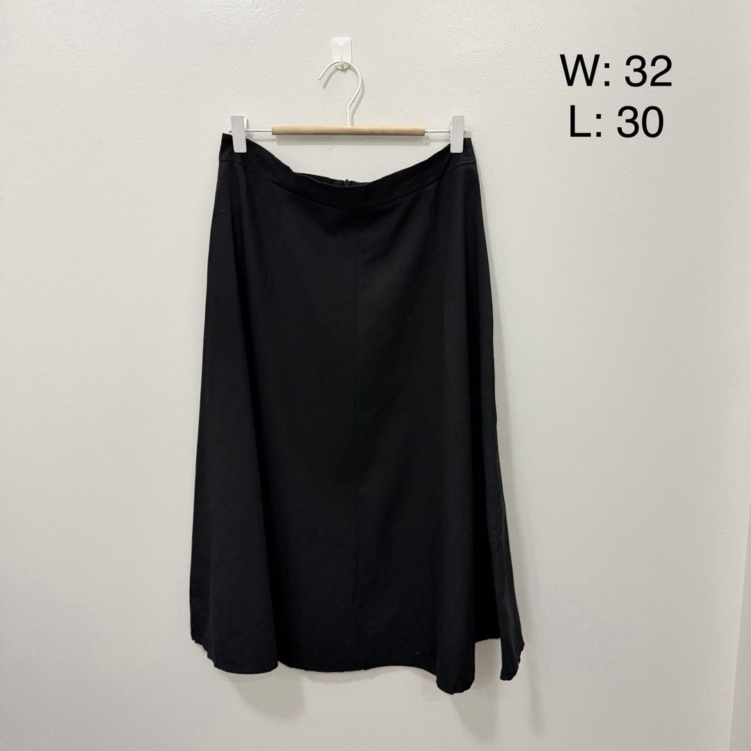Black A-line Midi Skirt (Category: Skirts) located in Rodriguez. Submitted by jrms23 (Listing ID 1463227627, Image 1). Description: - Classic black midi skirt - Simple and versatile design - Great for dressing up or down - Waist: 32 inches - Length: 30 inches - Easy to pair with any top.