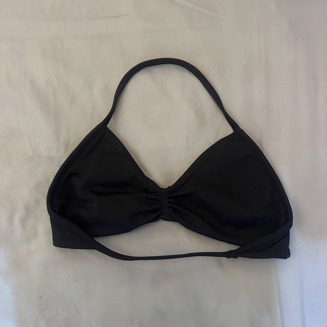 Black Backless Sports Bra (Category: Activewear) located in Cabuyao City. Submitted by hyugaclan (Listing ID 1463223042, Image 2). Description: Bnew, just doesn't fit me kaya selling.