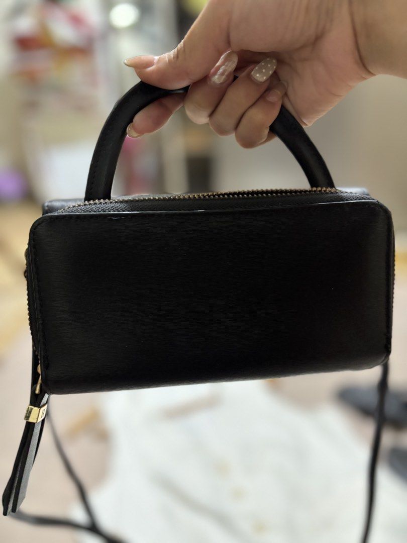 Black crossbody bag with gold hardware (Category: Luxury Bags & Wallets) located in Caloocan City. Submitted by nnnprelovedclothes (Listing ID 1463326505, Image 2). Description: - Secure zip closure and front flap with magnetic snap - Interior card slots and spacious main compartment - Can be worn as a shoulder bag or a clutch -removable strap.