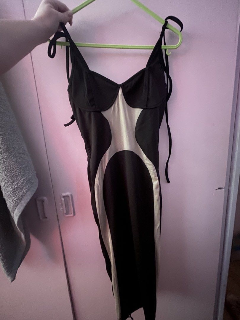 Black dress (Category: Dresses) located in Manila. Submitted by icy.dem (Listing ID 1463222079, Image 1). Description: I dont use anymore i just want to sell iy.
