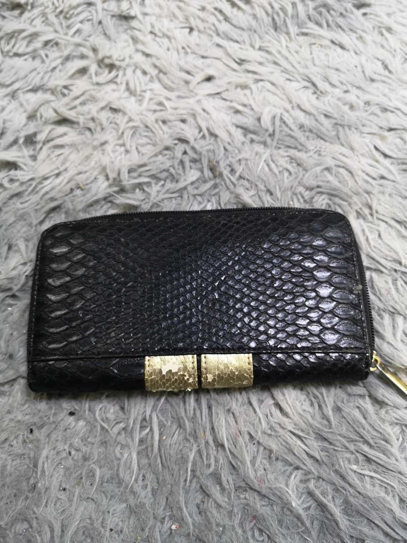 Black Faux Python Embossed Zipper Closure Wallet (Category: Wallets & Card holders) located in Santa Cruz. Submitted by jmy_surplus.2 (Listing ID 1463126160, Image 3). Description: Size ; L - 5 W - 8 Color ; Black Type ; Wallet Brand ; No brand Material ; Leather Style ; Exotic leather Zipper Closure Wallet LR 129 JMY 4 Batch #223.