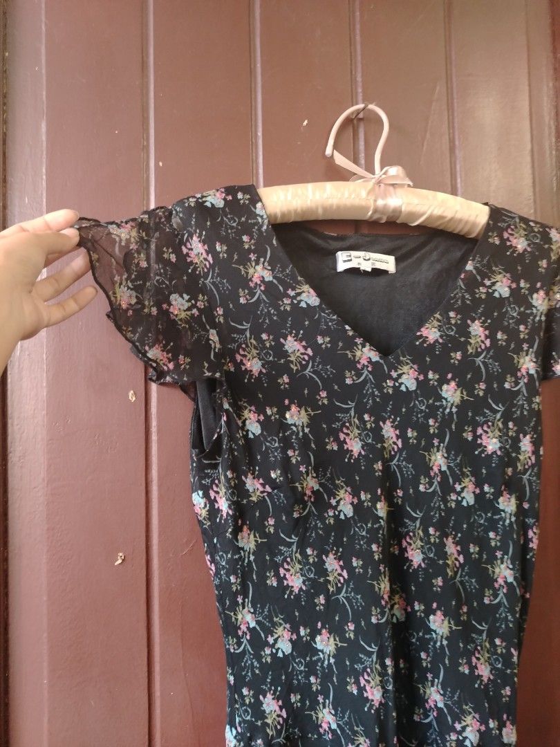 Black floral dress (Category: Dresses) located in Panabo. Submitted by _elfiethreads (Listing ID 1463249011, Image 2). Description: Medium No flaws!.