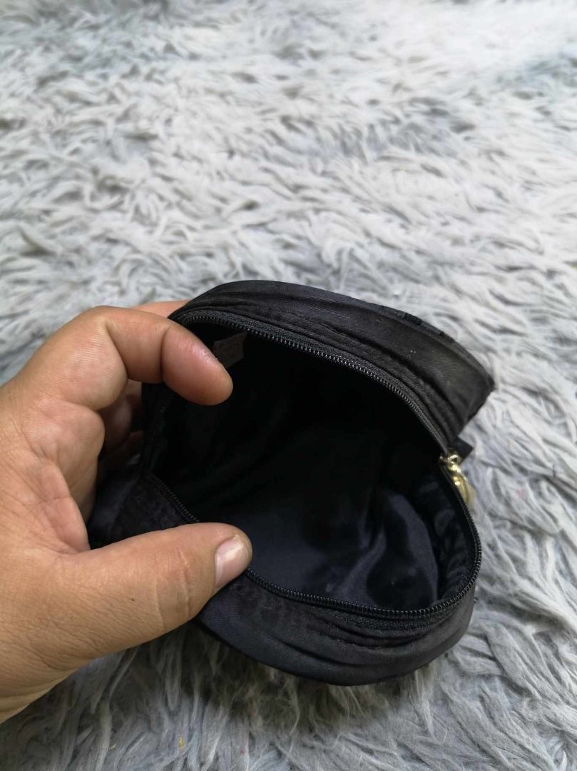 Black Half Moon Zipper Closure Coin Purse (Category: Wallets & Card holders) located in Santa Cruz. Submitted by jmy_surplus.2 (Listing ID 1463125400, Image 2). Description: Size ; L - 5 W - 6 Color ; Black Type ; Coin Purse Brand ; No brand Material ; Nylon Style ; Black Dome Shaped Coin Purse LR 129 JMY 3 Batch #223.