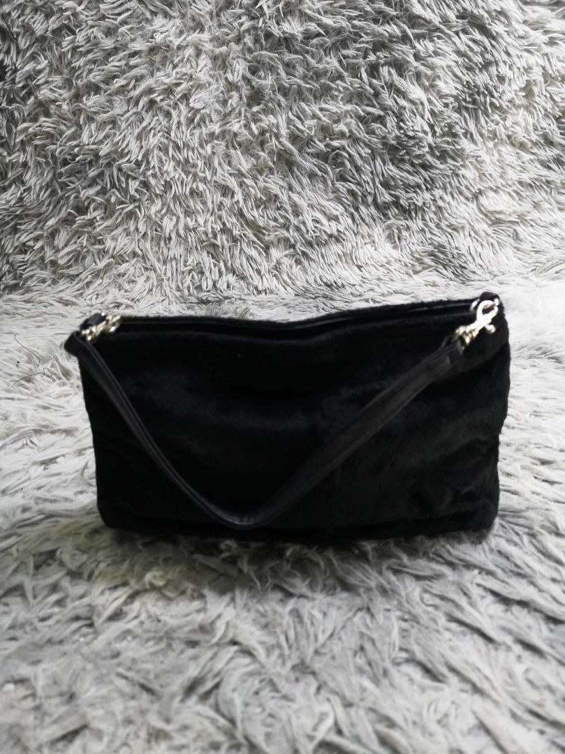 Black Lightweight Fabric Zipper Closure Hand Bag (Category: Shoulder Bags) located in Santa Cruz. Submitted by jmy_surplus.2 (Listing ID 1463128220, Image 1). Description: Size ; L- 6 W - 9.2 Color ; Black Type ; Hand Bag Brand ; No brand Material ; Synthetic Style ; Black Zipper Closure Mini Hand Bag LR 129 JMY 4 Batch #223.