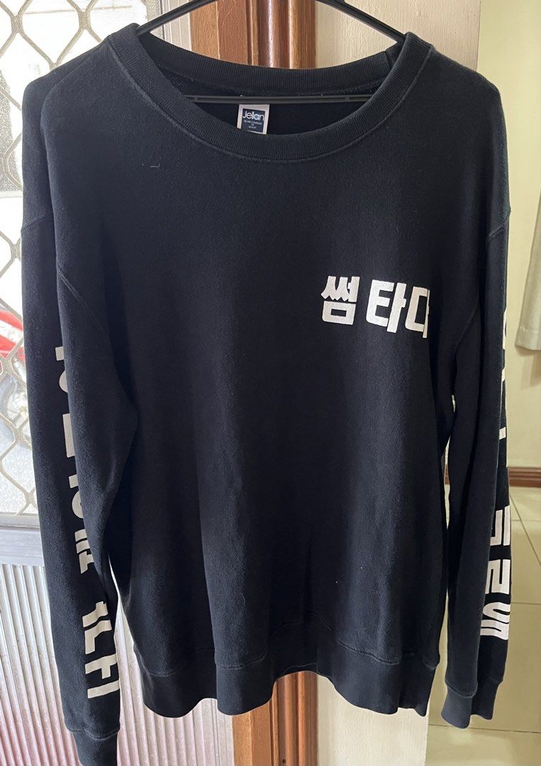 Black long sleeves (Category: Formal Shirts) located in Bacoor. Submitted by ayit. (Listing ID 1463165582, Image 1). Description: Japan gling pero korean brand Personal large once used - Black long-sleeved shirt - Size: Large - Features Korean graphic print on front and sleeves - Ideal for casual styling - Condition: Good - Meetup available at Citta Italia Subdivision, Bacoor, Cavite.
