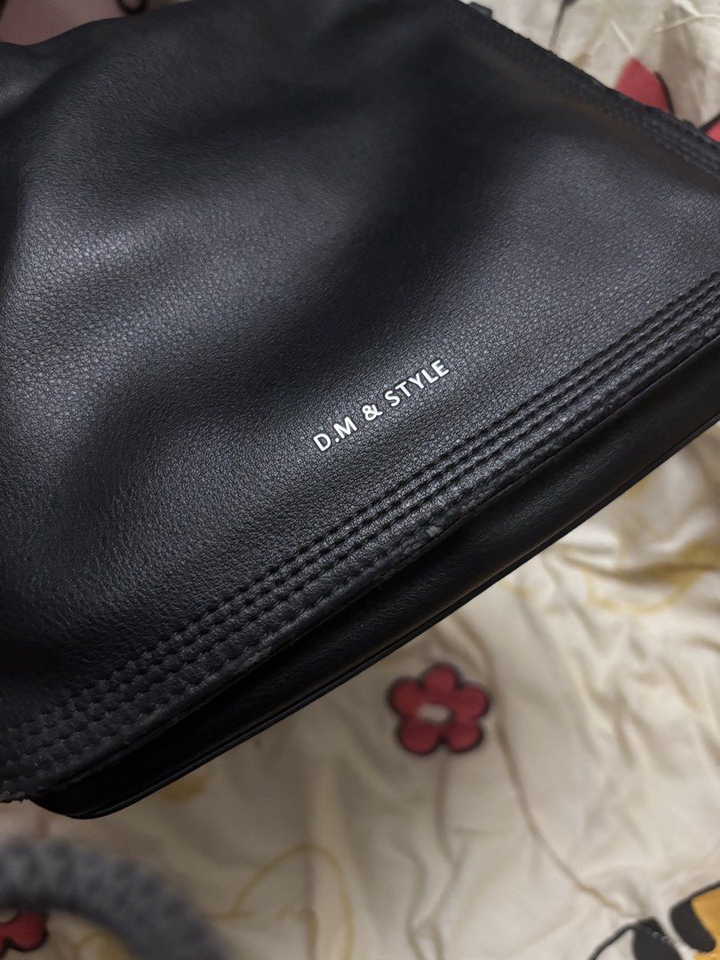 black mini bag (Category: Purses & Pouches) located in Taguig. Submitted by megdeclutterz (Listing ID 1463256248, Image 2). Description: - small bag - not branded - with strap - approx. 6x6 inches - no zippers - few scratches ‼️ negotiable ‼️ please manage your expectations ‼️ Taguig/Bgc location.