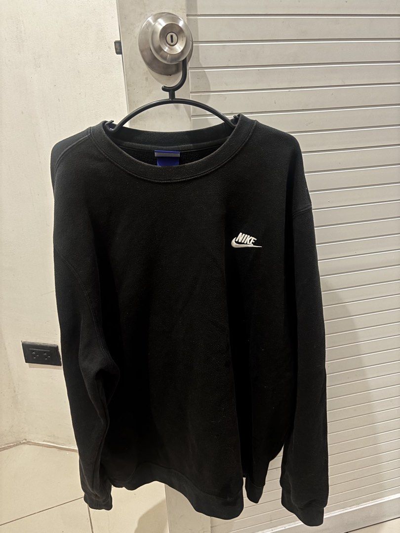 Black Nike Crewneck Sweatshirt (Category: Coats, Jackets and Outerwear) located in Manila. Submitted by xoxo_tine (Listing ID 1463236798, Image 1). Description: - Classic black Nike sweatshirt - Simple logo on the chest - Crewneck style - Comfortable and versatile - Perfect for everyday wear, casual outings, or lounging.