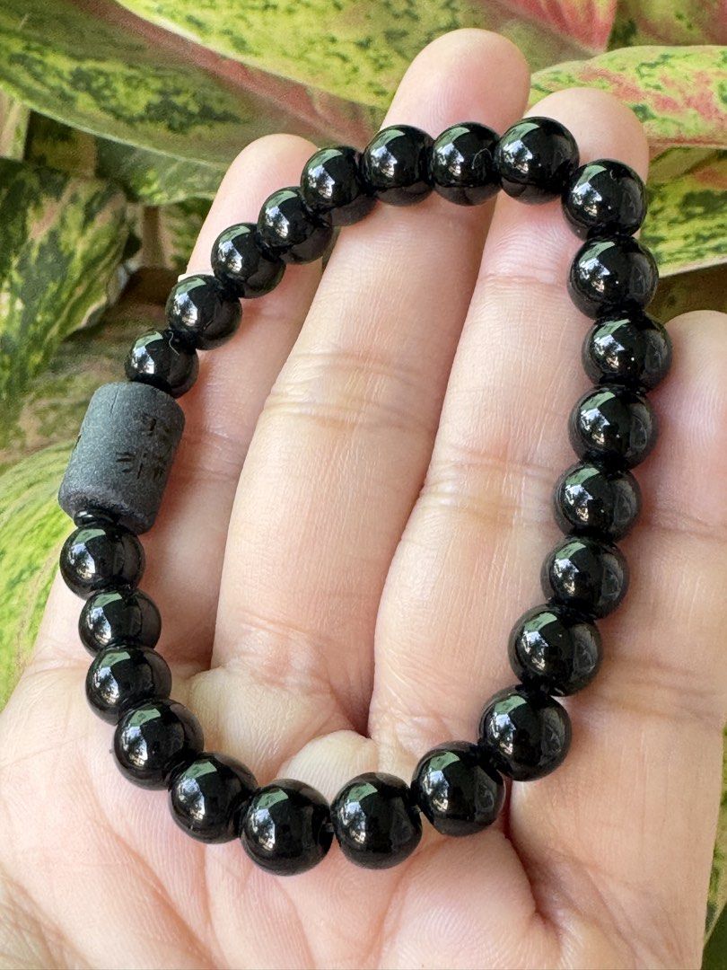 BLACK OBSIDIAN BRACELET 🍉 B1_JC016 (Category: Bracelets) located in Bulacan. Submitted by selling_low_by_bella_ben (Listing ID 1463276706, Image 3). Description: BLACK OBSIDIAN 🍉 B1_JC016 🏷️ 230 10 mm bead size 16 cm wrist .