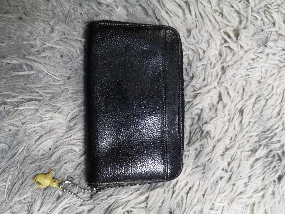 Black Pebbled leather Zip Wallet (Category: Wallets & Card holders) located in Santa Cruz. Submitted by jmy_surplus.2 (Listing ID 1463128643, Image 2). Description: Size ; L - 5 W - 7.4 Color ; Black Type ; Wallet Brand ; No brand Material ; Leather Style ; Black leather Zipper Closure With Coin Compartment Wallet LR 129 JMY 4 Batch #223.