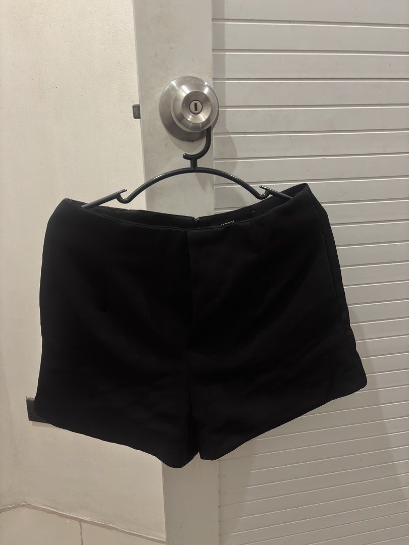 Black short (Category: Shorts) located in Manila. Submitted by xoxo_tine (Listing ID 1463237156, Image 1). Description: .