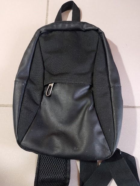 Black Sling Bag with Mesh Back (Category: Sling Bags) located in Quezon City. Submitted by susmaryosep1 (Listing ID 1463256821, Image 1). Description: - Stylish black sling bag - Padded mesh back for ultimate comfort - Adjustable strap for a perfect fit - Secure zipper closure - Ample space for all your daily essentials - Ideal for everyday use used 300 pesos.