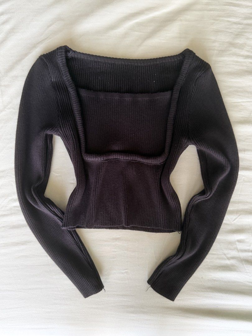 Black Square Neck Ribbed Long Sleeve Crop Top (Category: Blouses) located in Angeles City. Submitted by blythedolled (Listing ID 1463180410, Image 1). Description: .