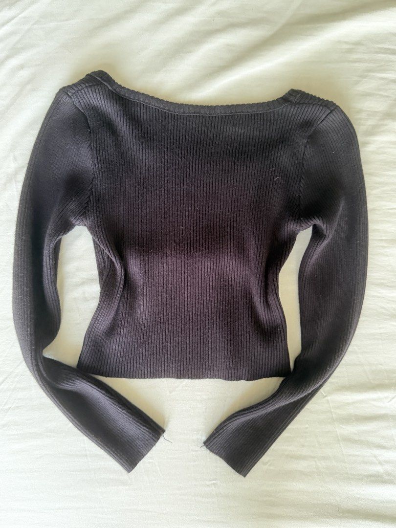 Black Square Neck Ribbed Long Sleeve Crop Top (Category: Blouses) located in Angeles City. Submitted by blythedolled (Listing ID 1463180410, Image 2). Description: .