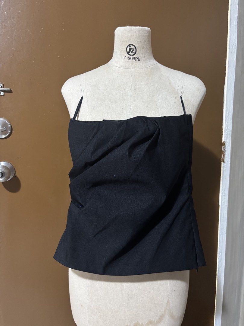 black strapless tube top (Category: Others Tops) located in Manila. Submitted by archybarrientos (Listing ID 1463240460, Image 2). Description: .