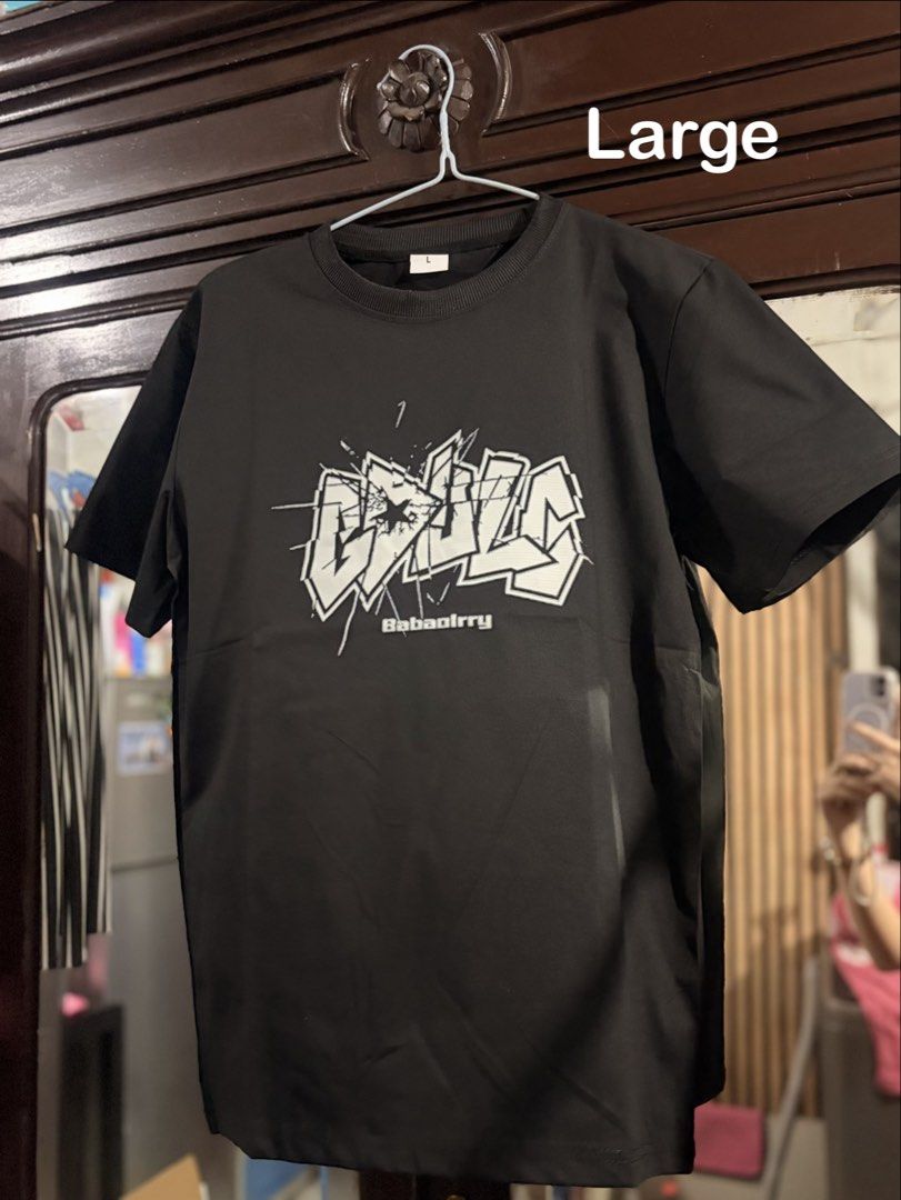 Black T-shirt with Graffiti Print - Size Large (Category: Tshirts & Polo Shirts ) located in Manila. Submitted by trish.enna (Listing ID 1463234314, Image 1). Description: - Black t-shirt - Size: L - Features a cool graffiti style print - Ideal for casual wear.