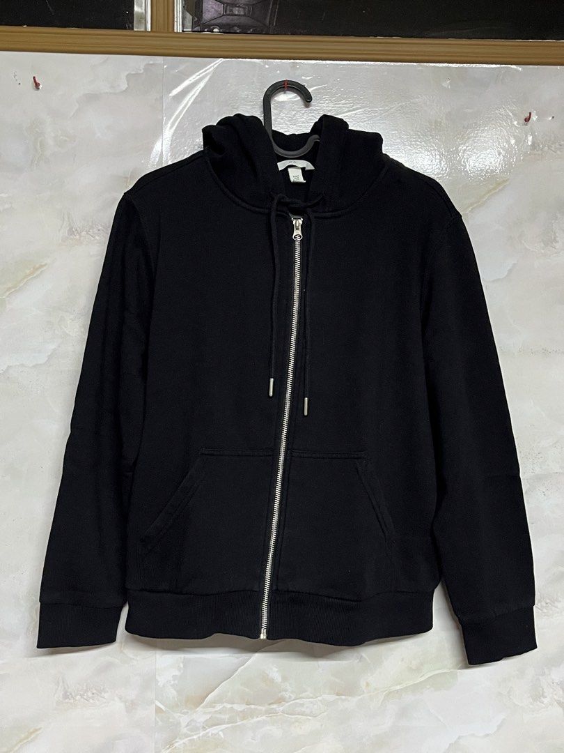 Black Zip Up Hoodie | H&M (Category: Hoodies) located in Paranaque City. Submitted by hearty444 (Listing ID 1463303293, Image 1). Description: ⋆˚꩜｡ - size medium - length: 22in - width: 21in - sleeves: 22in rfs: declutterring DM me!.