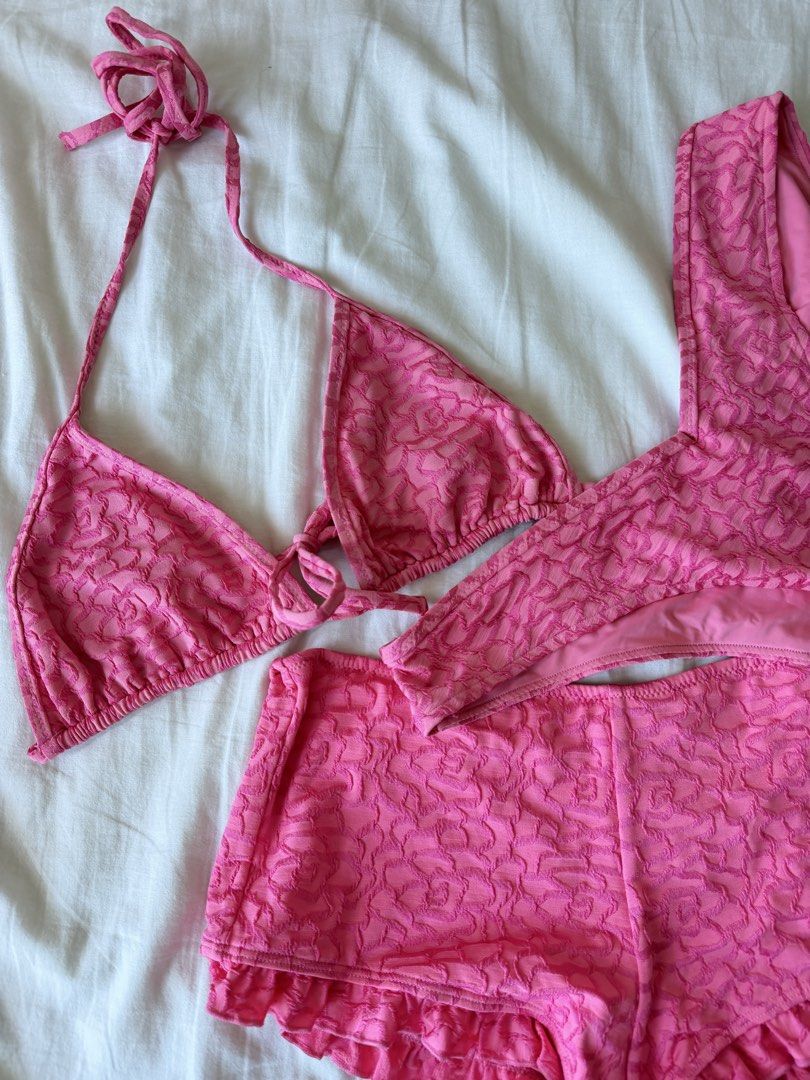 Blackbough Hot Pink Bikini 3pc Set (Category: Bikinis & Swimsuits) located in Mandaluyong City. Submitted by aiaaaaa (Listing ID 1463195939, Image 2). Description: ₱2,000 for all Top - Medium Bottom - Large Shorts - Medium.