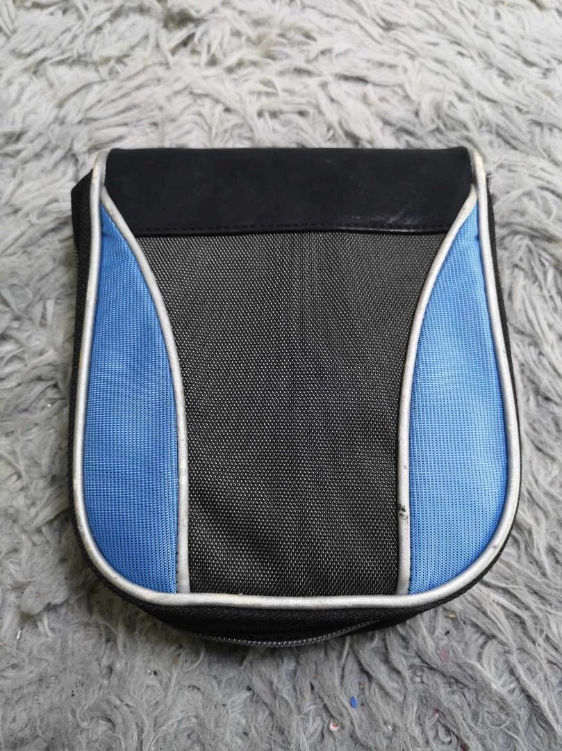 Blue And Black Zipper Closure Organizer Pouch (Category: Stationery & School Supplies) located in Santa Cruz. Submitted by jmy_surplus.2 (Listing ID 1463128284, Image 1). Description: Size ; L - 8 W - 6 Color ; Blue , Black Type ; Pouch Brand ; No brand Material ; Nylon Style ; Zip Around Closure Travel Pouch LR 129 JMY 4 Batch #223.