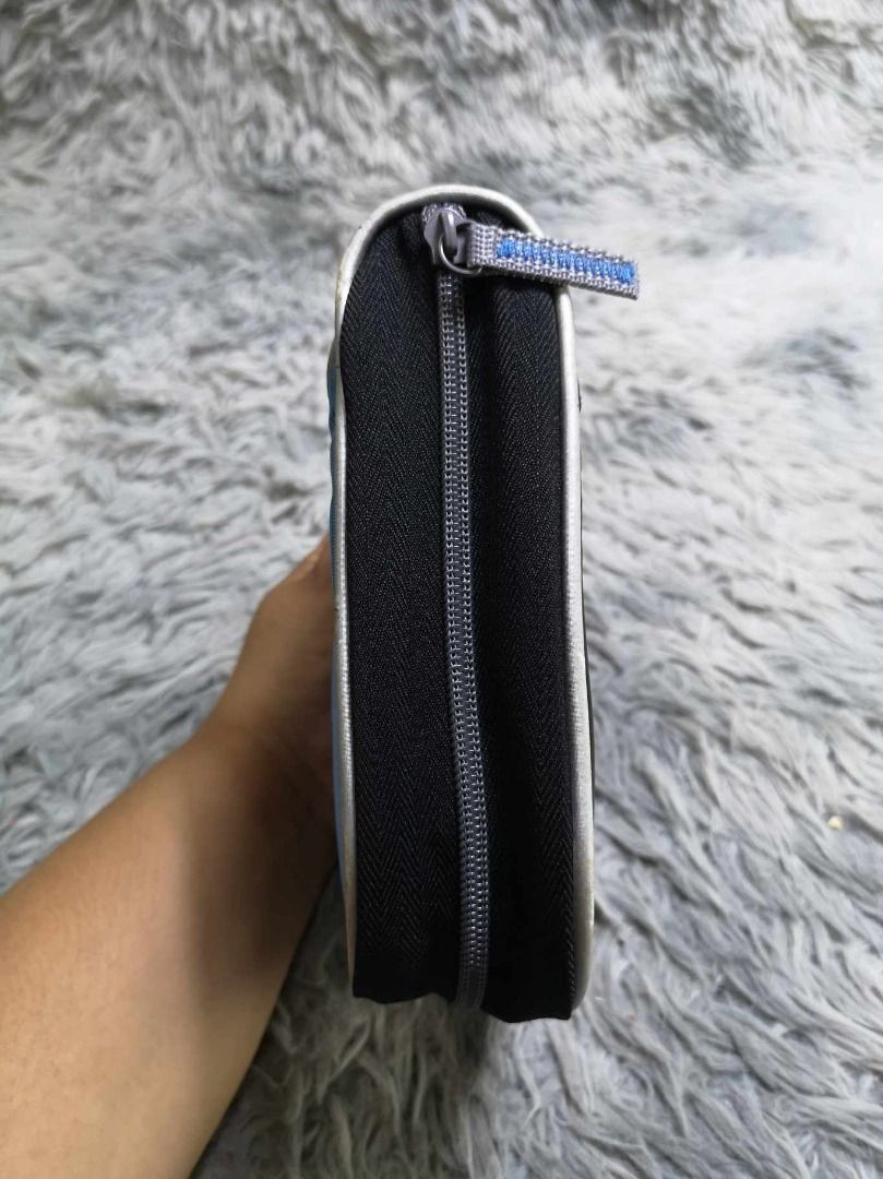 Blue And Black Zipper Closure Organizer Pouch (Category: Stationery & School Supplies) located in Santa Cruz. Submitted by jmy_surplus.2 (Listing ID 1463128284, Image 2). Description: Size ; L - 8 W - 6 Color ; Blue , Black Type ; Pouch Brand ; No brand Material ; Nylon Style ; Zip Around Closure Travel Pouch LR 129 JMY 4 Batch #223.
