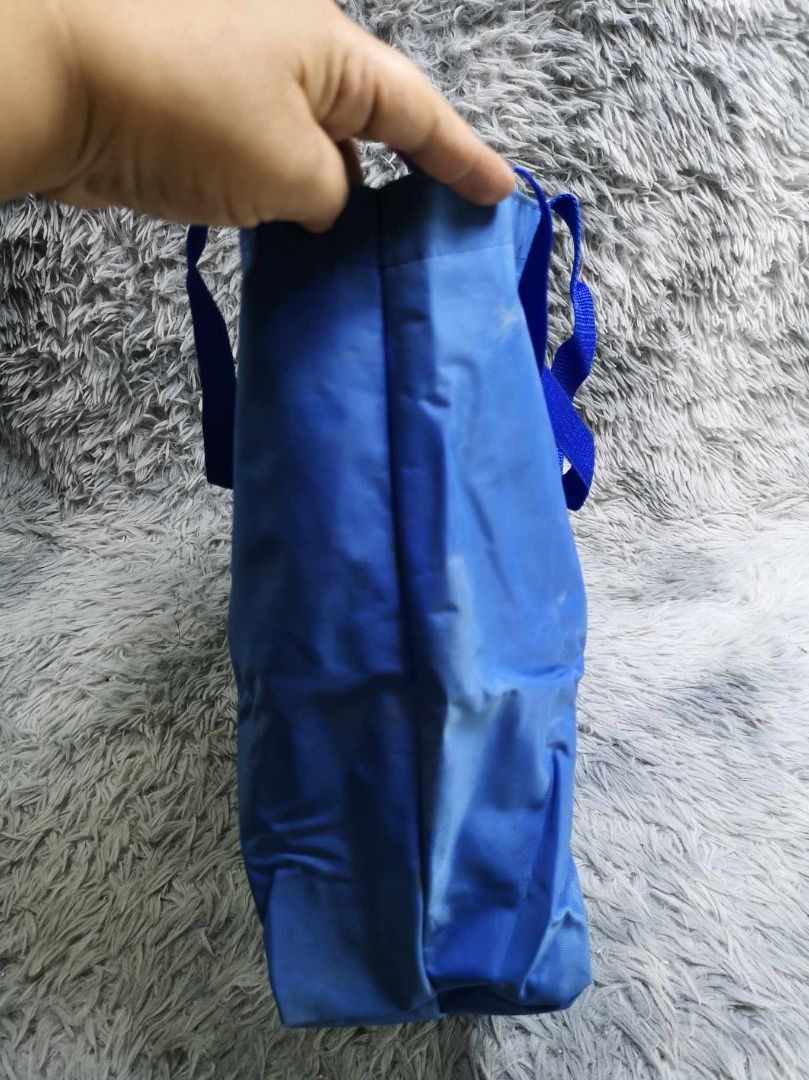 Blue Durable large capacity Tote Bag (Category: Tote Bags) located in Santa Cruz. Submitted by jmy_surplus.2 (Listing ID 1463123536, Image 3). Description: Size ; L - 16 W - 14 Color ; Blue Type ; Tote bag Brand ; No brand Material ; Nylon Style ; Blue Nylon Tote Bag LR 129 JMY 3 Batch #223.