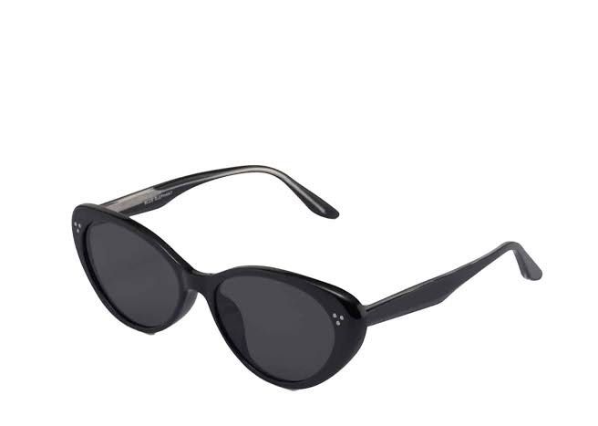 Blue Elephant Bibi Sunglasses in Black (Category: Sunglasses & Eyewear) located in Quezon City. Submitted by bunnybunbunn (Listing ID 1463235787, Image 2). Description: - Bnew. Never been used. - Bought in Sokor 2025 - Comes with pouch..