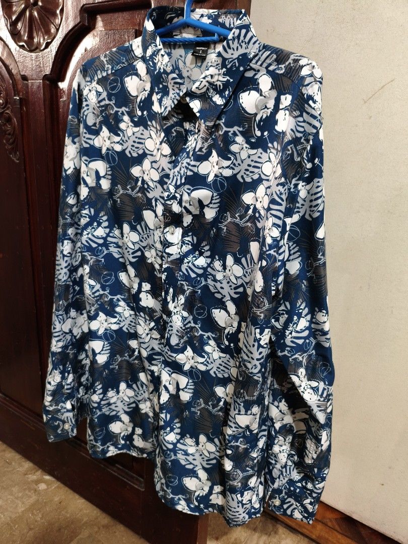 Blue Floral Long Sleeve Button Up Shirt (Category: Tshirts & Polo Shirts ) located in Paranaque City. Submitted by leinad333 (Listing ID 1463248511, Image 1). Description: Width: 20 Full Length: 27 Sleeve Length: 24 may pagka blue green sa actual RFS: Decluttering.