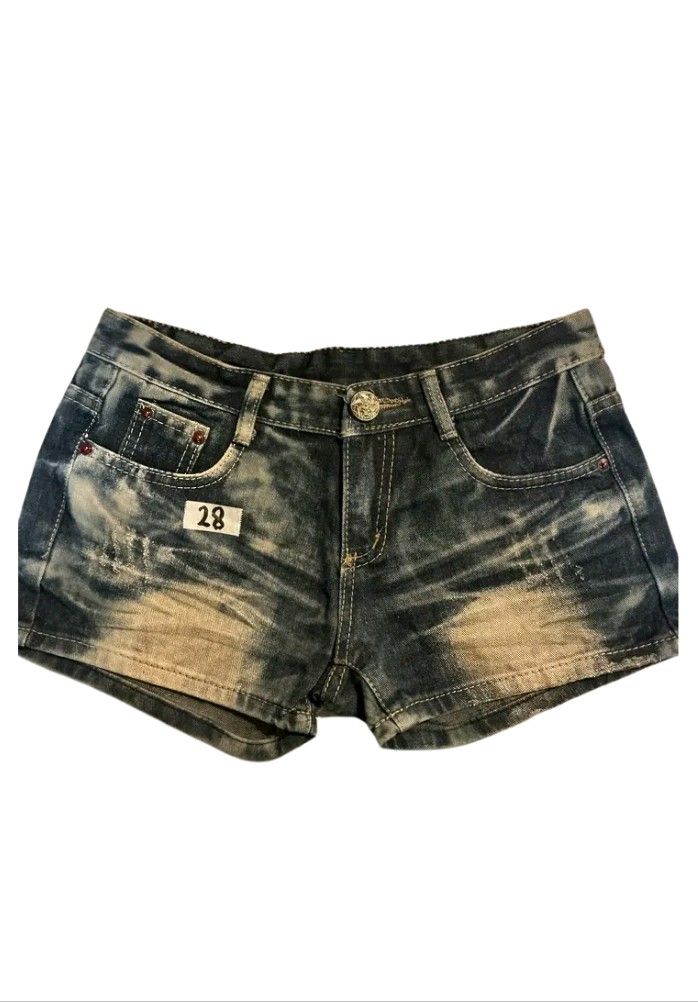 Blue Wash Denim Shorts Size 28 (Category: Shorts) located in Tiaong. Submitted by cdoswan (Listing ID 1463218388, Image 1). Description: - size 28 -NO ww di kasya sa'kin.