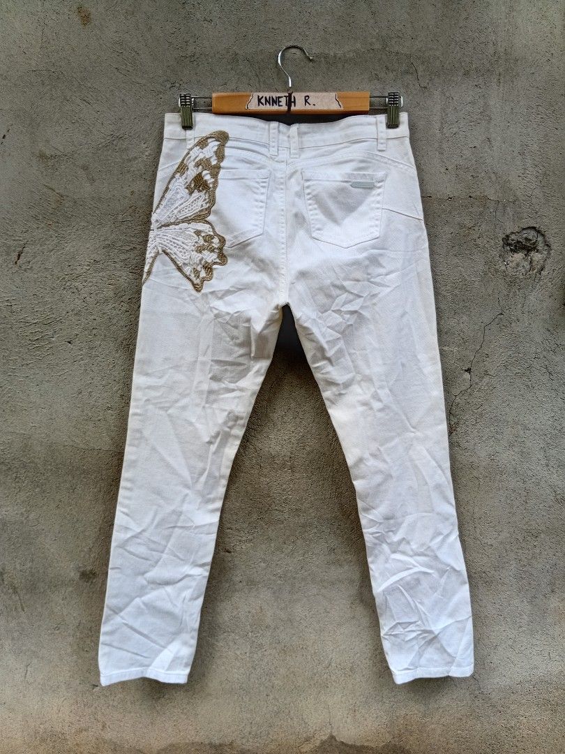 Blumarine Skinny Jeans (Category: Jeans) located in Maramag. Submitted by kennethrab93665 (Listing ID 1463132428, Image 3). Description: Blumarine skinny jeans waistline 28-29 on tape length 35.5 rise 9 thigh 10 leg opening 6.2 excellent condition need wash ( yellow stain/s) 500 + sf 📩.