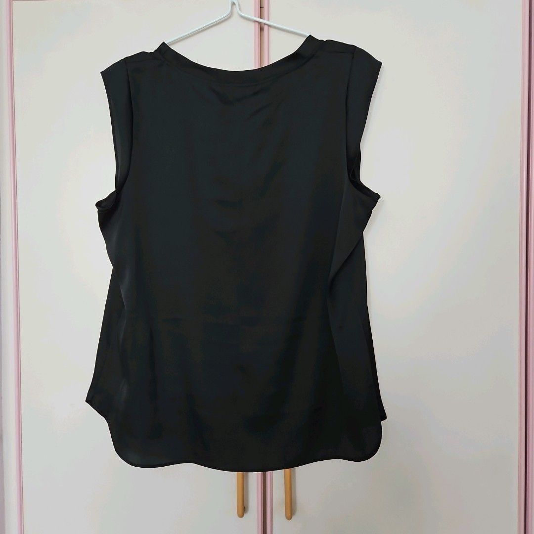 BN DKNY Black Sleeveless Top (Category: Sleeveless) located in Manila. Submitted by april_sixteen (Listing ID 1463190071, Image 1). Description: - Brand: DKNY - Color: Black - Style: Sleeveless top - Condition: Brand new with original tags attached - Design: Simple and classic - Versatility: Great for layering or wearing on its own - Wardrobe essential.