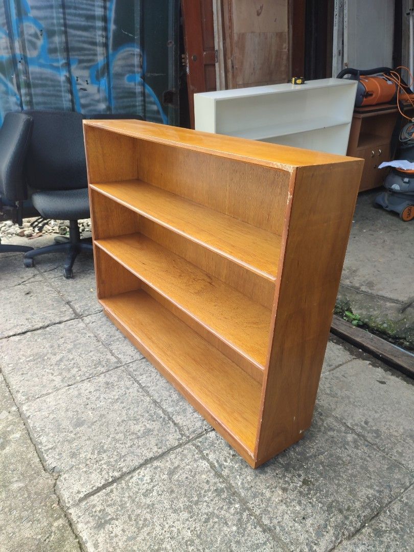 Bookshelves (2nd hand) ✨ (Category: Other Home Furniture) located in Quezon City. Submitted by atgeremias313 (Listing ID 1463172156, Image 3). Description: Bookshelves Cabinet ✨ 121.5cm- L 25.5cm- W 96cm - H 2k 📲0985-887-8973 📌313 Quirino Highway,Baesa, Quezon City.