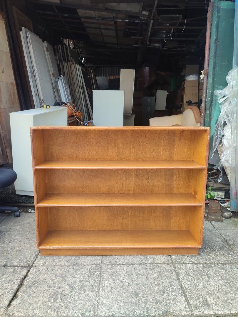 Bookshelves (2nd hand) ✨ (Category: Other Home Furniture) located in Quezon City. Submitted by atgeremias313 (Listing ID 1463172156, Image 2). Description: Bookshelves Cabinet ✨ 121.5cm- L 25.5cm- W 96cm - H 2k 📲0985-887-8973 📌313 Quirino Highway,Baesa, Quezon City.