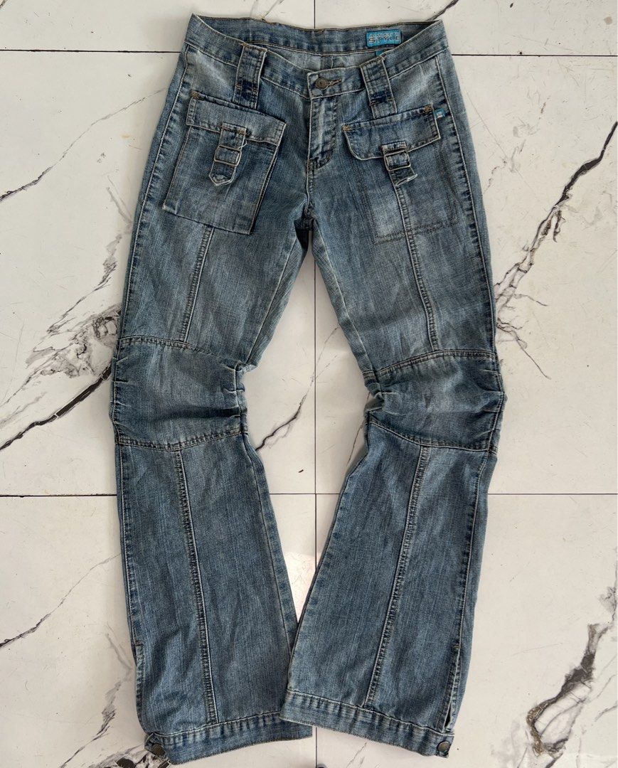 Bootcut Authentic Style Blue Denim Cargo Jeans (Category: Jeans) located in Manila. Submitted by thriftwawi (Listing ID 1463158087, Image 2). Description: Waist - 26 Lenght -39 - Blue denim jeans - Cargo pockets with buckle detail - Size XS - bootcut - Ideal for casual wear.
