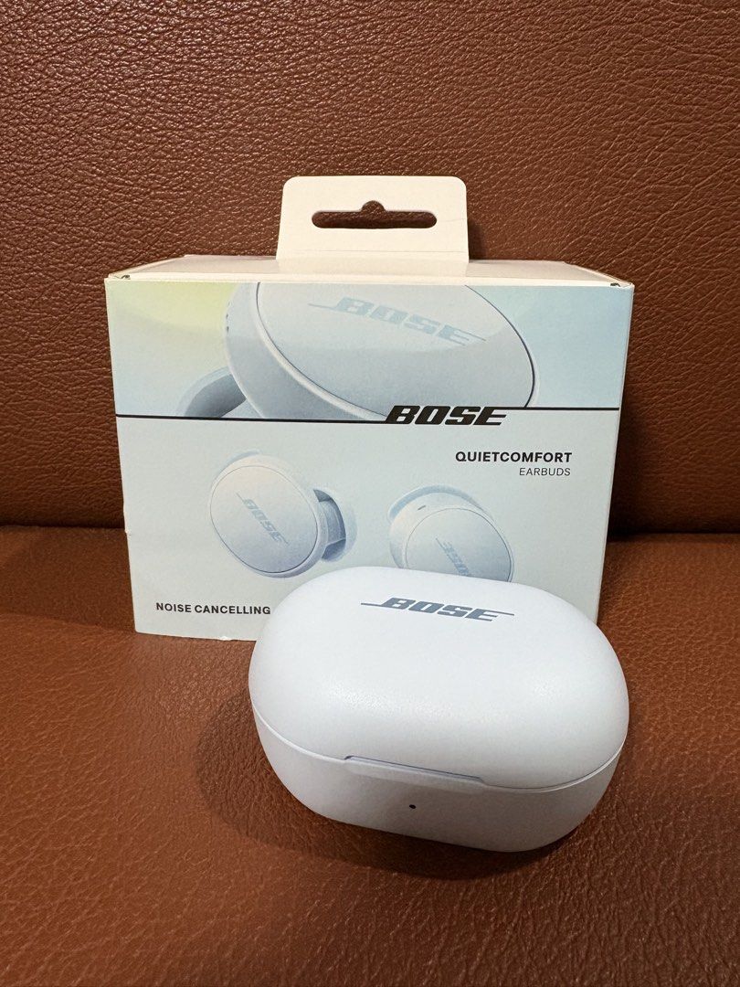 Bose QuietComfort Earbuds Case with No Face Cover (Category: Earphones) located in Manila. Submitted by chrydi (Listing ID 1463255219, Image 1). Description: - Charging case for Bose QuietComfort Earbuds - Includes a cute black silicone case featuring No Face from Spirited Away - Comes with a keychain ring - Protects your earbuds - Adds personality to your gear Bought 6 months ago at the Bose Store in Glorietta, Makati. 📍Location: Bacoor, Cavite