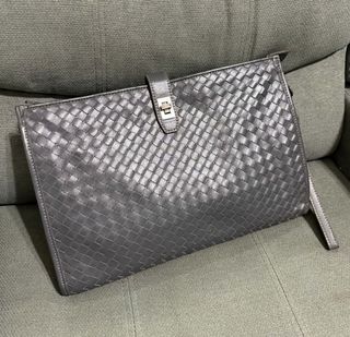 (Category: ) located in . Submitted by luxxechic (Listing ID 1463243280, Image 1). Description: .