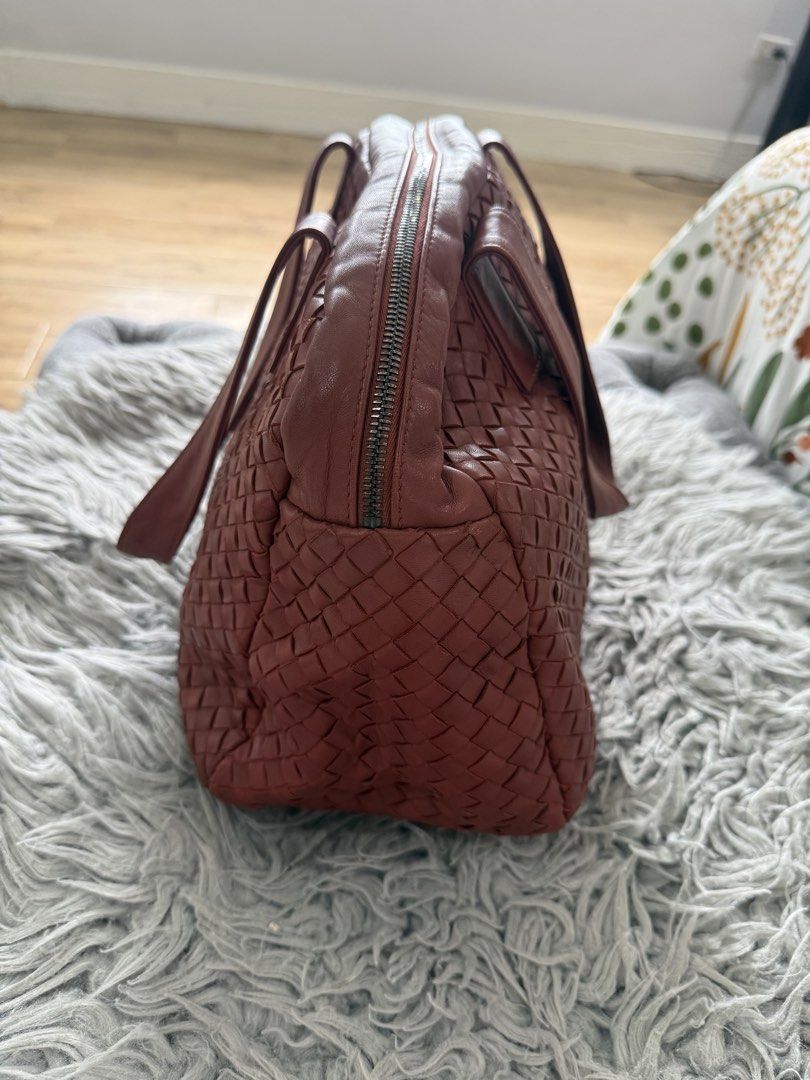 Bottega Veneta bag (Category: Luxury Bags & Wallets) located in Tagaytay City. Submitted by prelovedbytmj (Listing ID 1463126197, Image 3). Description: Bottega Veneta weaved bag. Color Rust. Size Medium. Authentic. Very spacious. Can use everyday bag o airport bag..