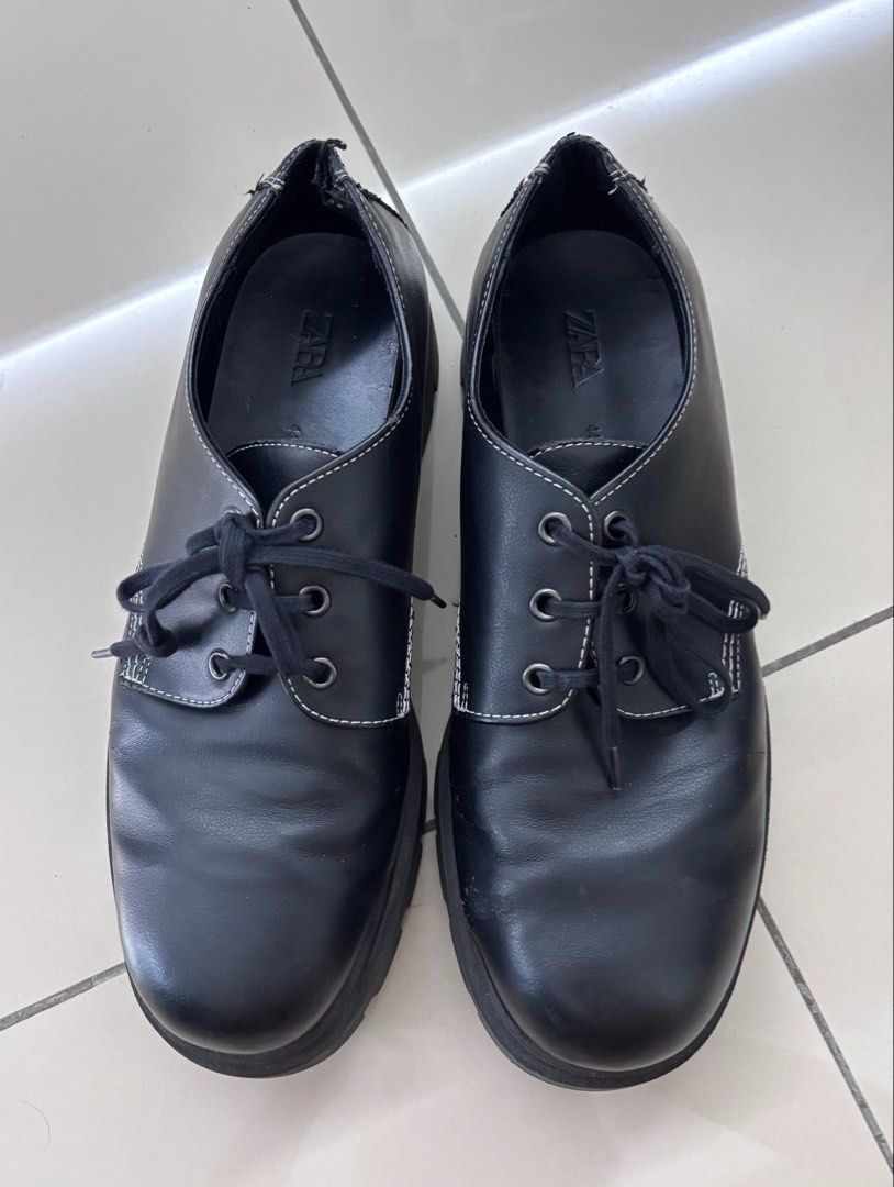 Black Shoes (Category: Dress shoes) located in Ipoh. Submitted by homeprelovedcollection89 (Listing ID 1463318921, Image 3). Description: Description: Bowling Shoes Black Brand: No Brand (as stated on the clothing) Usage: Worn once or twice and bought from a second hand store. A bit of torn leather pieces at the back but still in good condition .