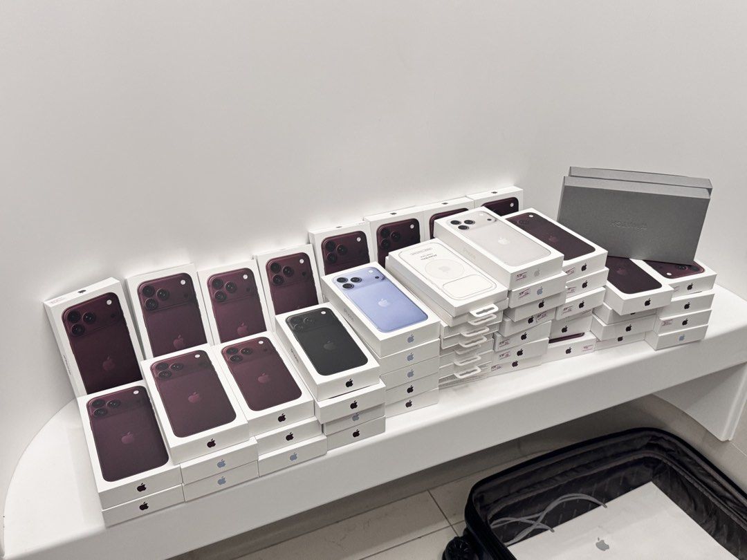 Brandnew iPhone 18 Pro and Pro Max (Category: iPhone 18 Series) located in Marikina City. Submitted by carlcruzzzz14 (Listing ID 1463220999, Image 1). Description: Brandnew iPhone 18 Pro and Pro Max 256,512,1TB, 2TB onhand. With physical store Stall U26 and XA01.
