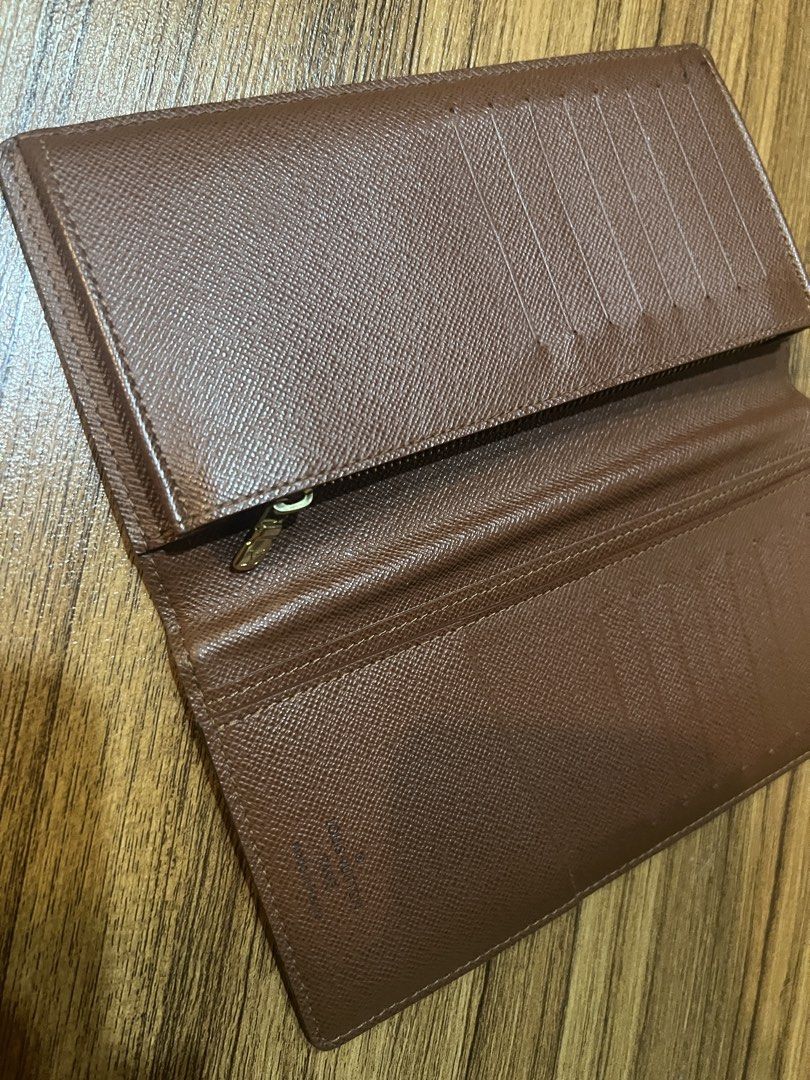 Wallet Lv brazza (Category: Luxury Bags & Wallets) located in Quezon City. Submitted by y.liongson (Listing ID 1463226740, Image 3). Description: original not nego .