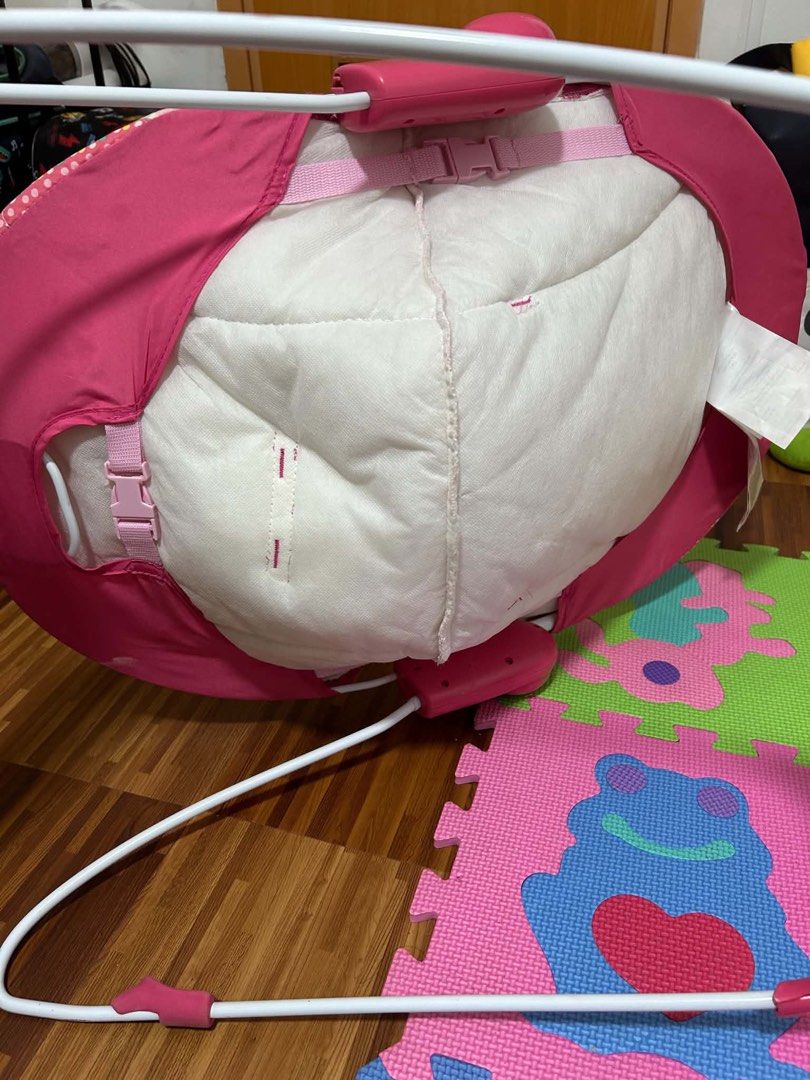 Bright Starts Baby Bouncer (Category: Other Kids Furniture) located in Quezon City. Submitted by gshane1997 (Listing ID 1463165398, Image 3). Description: Bright starts baby bouncer used but not abused orig price 3k+ RFS: Ayaw ni baby, sayang if matambak open for meet up around fairview.