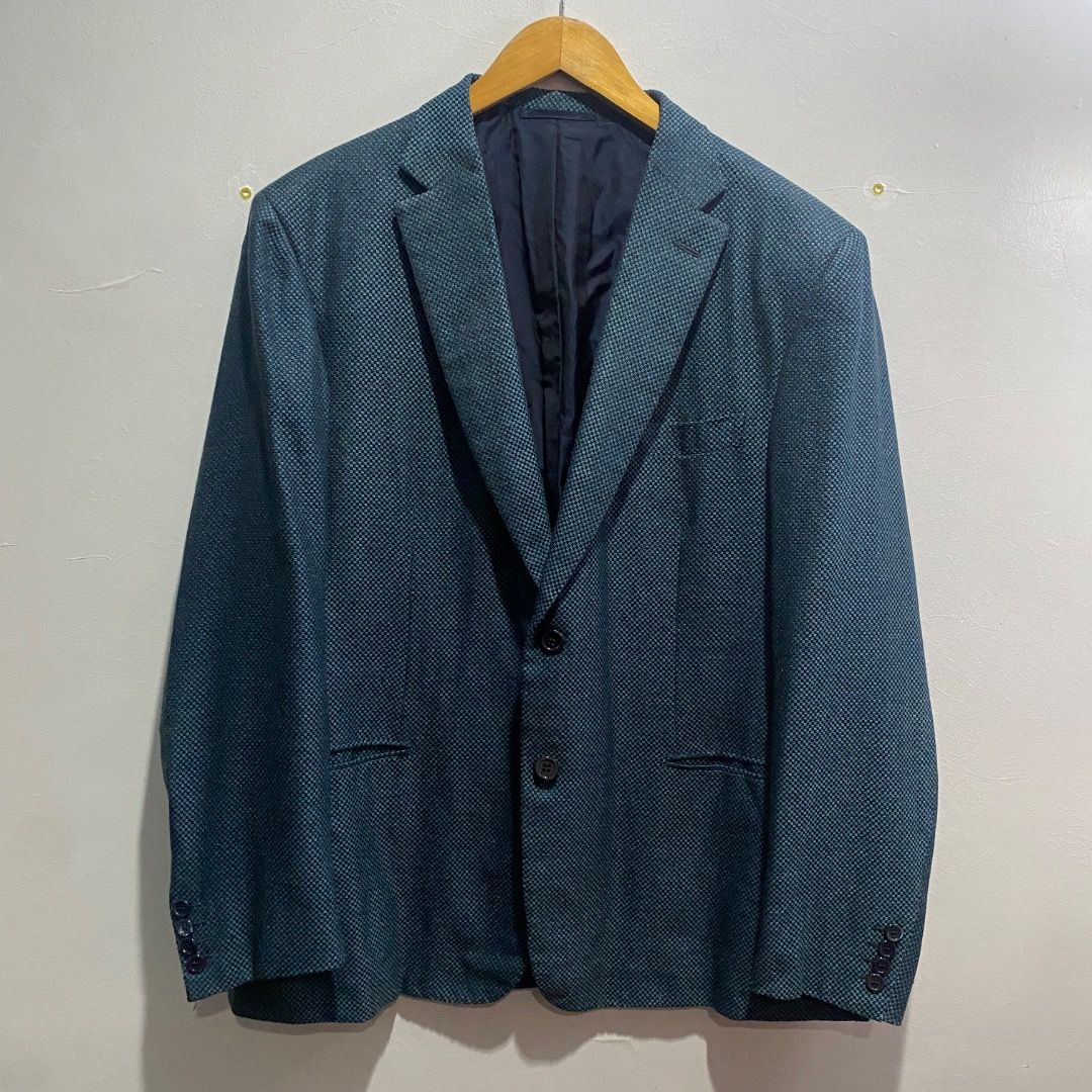 Brioni Single-breasted Jacket Blazer 54 (Category: Coats, Jackets and Outerwear) located in Antipolo. Submitted by bentakahitanoano (Listing ID 1463231199, Image 1). Description: Still in good condition Size 54 Pit to pit 22.5 Length 29 Shoulder 18 Sleeves 25.