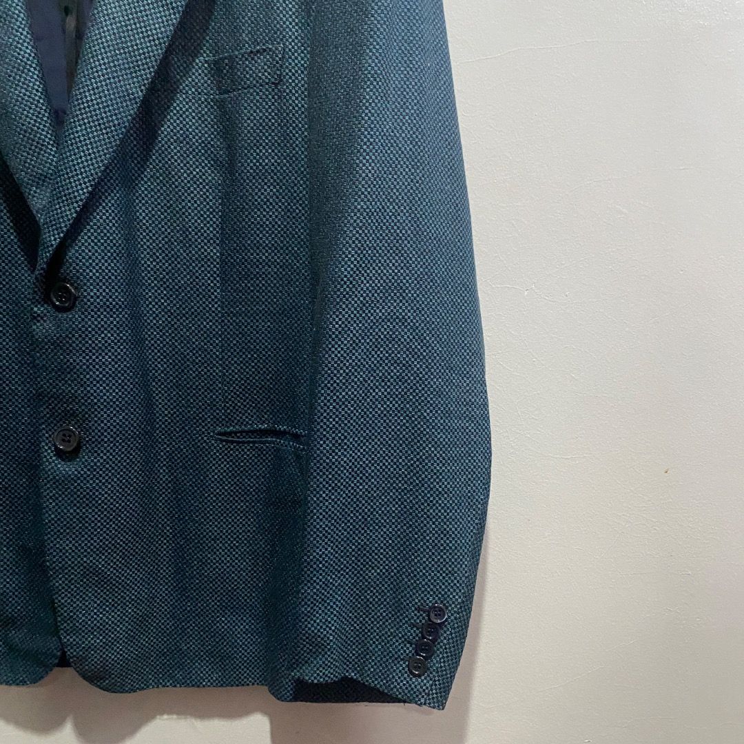 Brioni Single-breasted Jacket Blazer 54 (Category: Coats, Jackets and Outerwear) located in Antipolo. Submitted by bentakahitanoano (Listing ID 1463231199, Image 3). Description: Still in good condition Size 54 Pit to pit 22.5 Length 29 Shoulder 18 Sleeves 25.