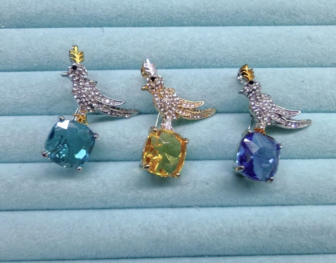 Brooch Pin 3 Bird Set (Category: Brooches) located in Taguig. Submitted by jeannescarlet (Listing ID 1463132194, Image 1). Description: 💎Brand New 💎Alloy Material 💎Get all 3 brooches for 525.