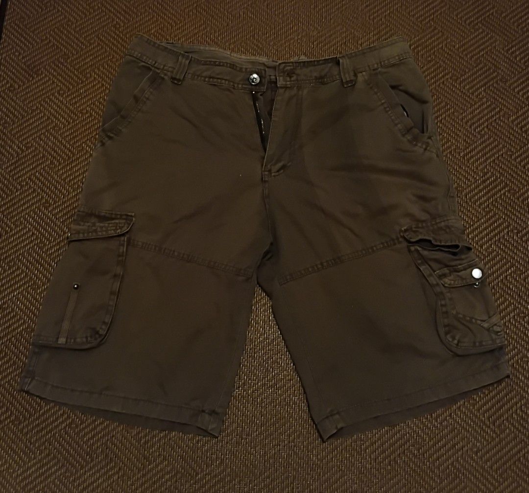 Brown Cargo Jorts (Category: Shorts) located in Manila. Submitted by karlsanchez.6769 (Listing ID 1463224594, Image 1). Description: Waist: 32 in Length: 22 in Thigh: 11 in Leg Opening: 10 in Price Nego.