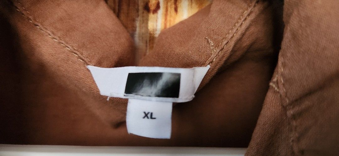 Brown Cotton Button-Up Boxy Shirt XL (Category: Tshirts & Polo Shirts ) located in Makati City. Submitted by zenearth73f57 (Listing ID 1463223608, Image 3). Description: Classic brown button-up shirt - Made of 100% cotton - Short sleeves with a collar - Tagged size XL Needs ironing. Wrinkled in photos as it's fresh from the laundry. RFS: No longer used. ____ ⭐️REMINDERS BELOW. PLEASE READ. ⭐️ 📍Seller Loc.: Makati, Metro Manila 💰Payment 1st (GCa