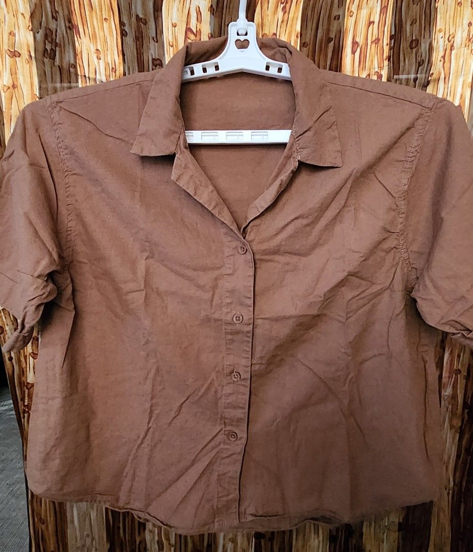 Brown Cotton Button-Up Boxy Shirt XL (Category: Tshirts & Polo Shirts ) located in Makati City. Submitted by zenearth73f57 (Listing ID 1463223608, Image 1). Description: Classic brown button-up shirt - Made of 100% cotton - Short sleeves with a collar - Tagged size XL Needs ironing. Wrinkled in photos as it's fresh from the laundry. RFS: No longer used. ____ ⭐️REMINDERS BELOW. PLEASE READ. ⭐️ 📍Seller Loc.: Makati, Metro Manila 💰Payment 1st (GCa