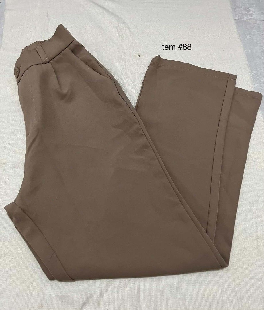 Brown High-Waisted Elastic Waist Pants (Category: Other Bottoms) located in Quezon City. Submitted by syayayay (Listing ID 1463218940, Image 1). Description: - Relaxed fit brown pants - Comfortable elastic waistband - Very good condition and quality. Naliitan na kaya di na magagamit uli. - No flaws - Napaka ganda ng telaaa. Get niyo na. Hindi siya yunh magusutin na tela, makapal rin. -fits small to medium size.