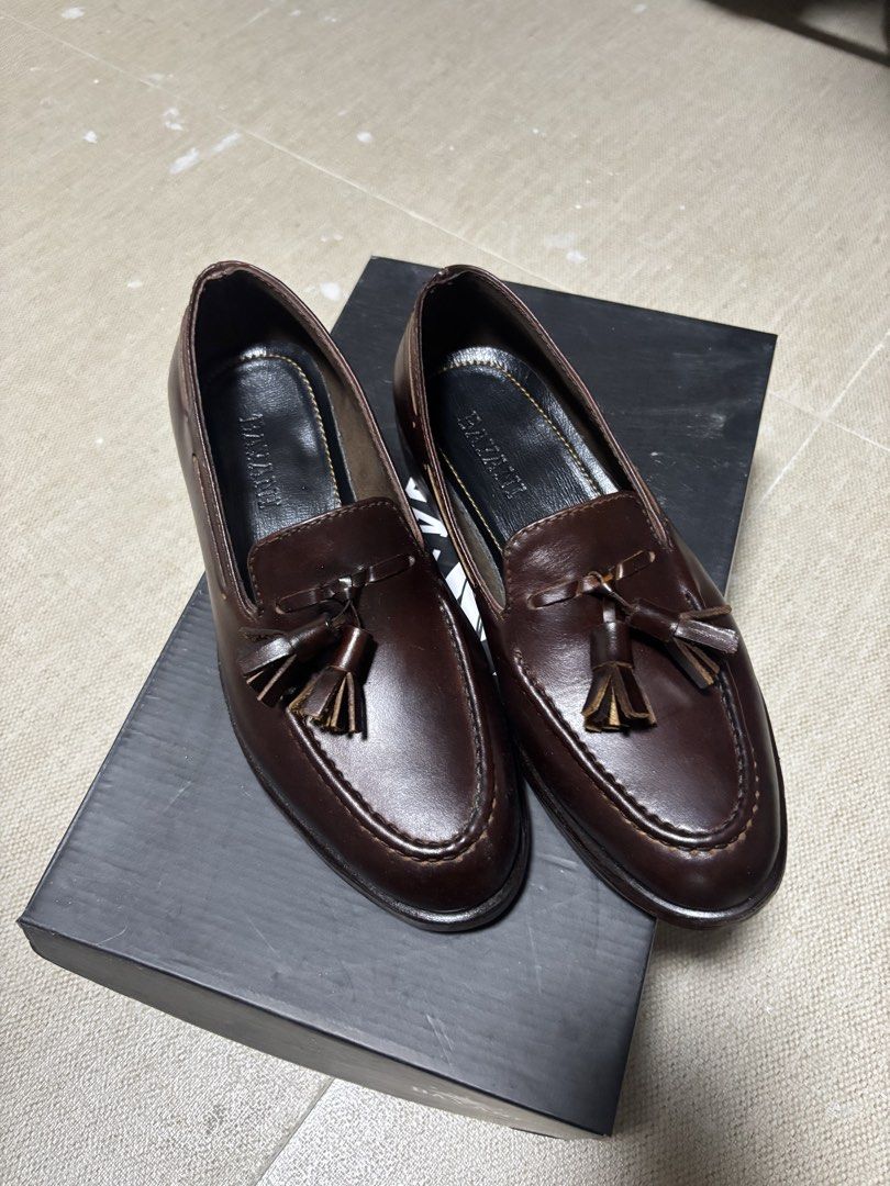 Brown Leather Tassel Loafers (Category: Loafers) located in Manila. Submitted by justinepar47576 (Listing ID 1463240180, Image 1). Description: - Classic brown leather loafers - Features elegant tassels - Easy slip-on style - Made from smooth, high-quality leather - Perfect for dressing up or down - Comes with the original box.