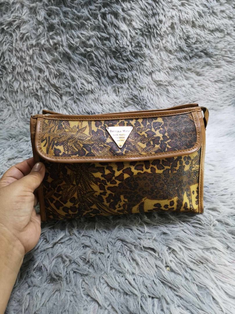 Brown leopard Print Cosmetic Pouch (Category: Purses & Pouches) located in Santa Cruz. Submitted by jmy_surplus.2 (Listing ID 1463127583, Image 2). Description: Size ; L- 7.3 W - 10 Color ; Brown Type ; Pouch Brand ; No brand Material ; Synthetic Style ; Brown leopard Print Pouch LR 129 JMY 4 Batch #223.