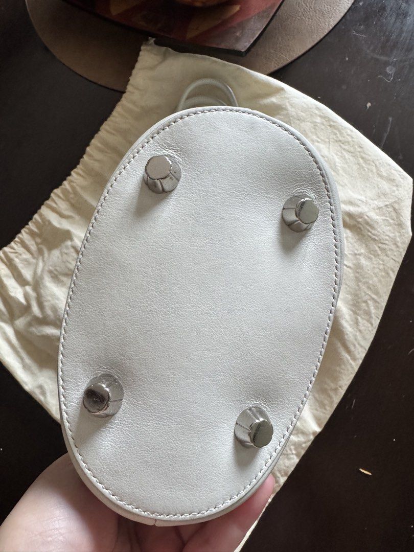 Bucket bag (Category: Cross-body Bags) located in Manila. Submitted by supermommm (Listing ID 1463146913, Image 3). Description: .