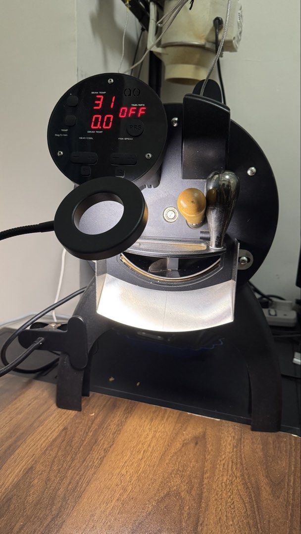 Bullet Coffee Roaster R1V2 （分類：咖啡機及咖啡壺）位於 Hong Kong。 由 n.ming6 提交（商品編號 1463243157，圖片 2）。簡介： 狀態與功能均良好 自行加裝出風溫度計 配備不鏽鋼出豆斗 外置冷卻器。